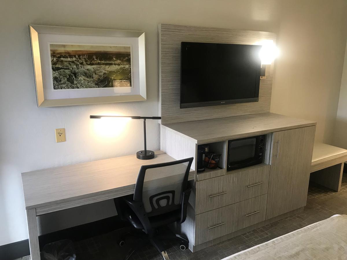 Best Western InnSuites Phoenix Hotel & Suites - thumb 16