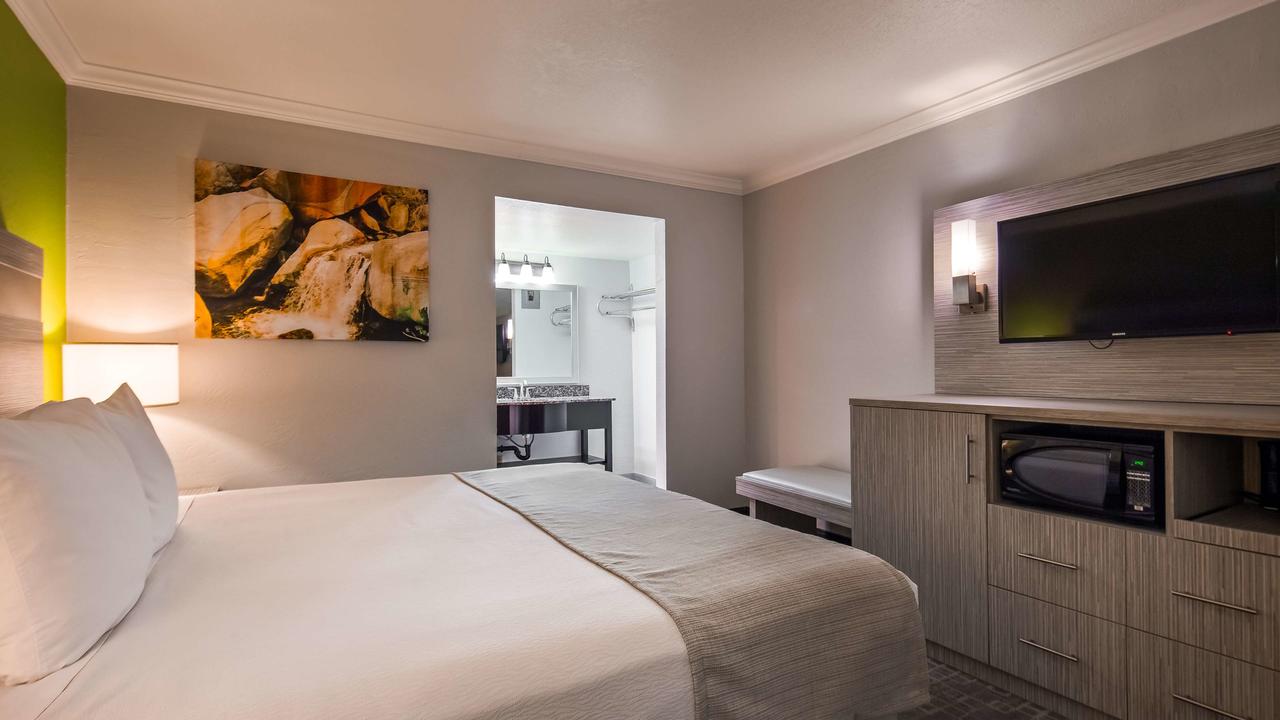 Best Western InnSuites Phoenix Hotel & Suites - thumb 8