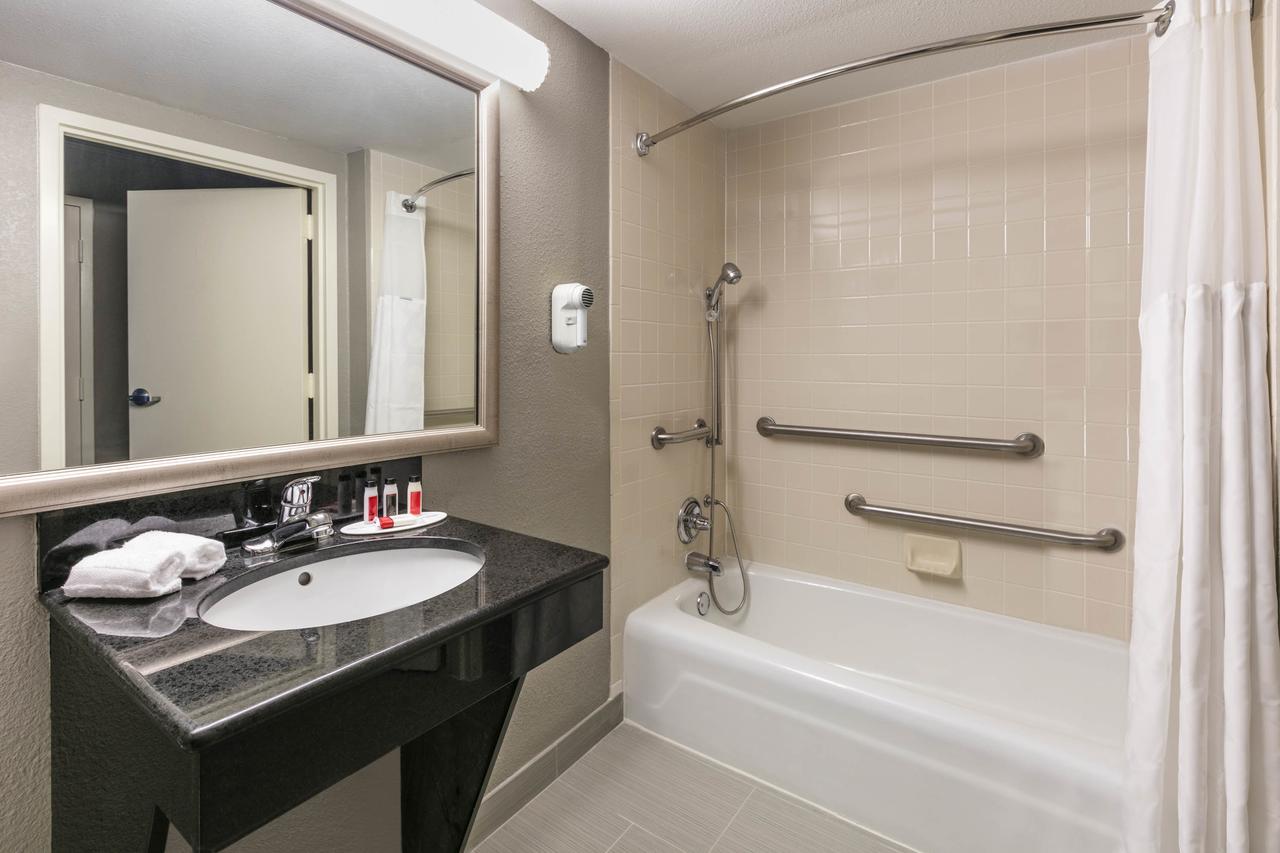 Ramada By Wyndham Texarkana - thumb 8