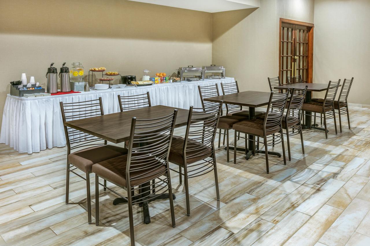 Ramada By Wyndham Texarkana - thumb 17