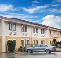 Super 8 by Wyndham Jonesboro - Accommodation Los Angeles