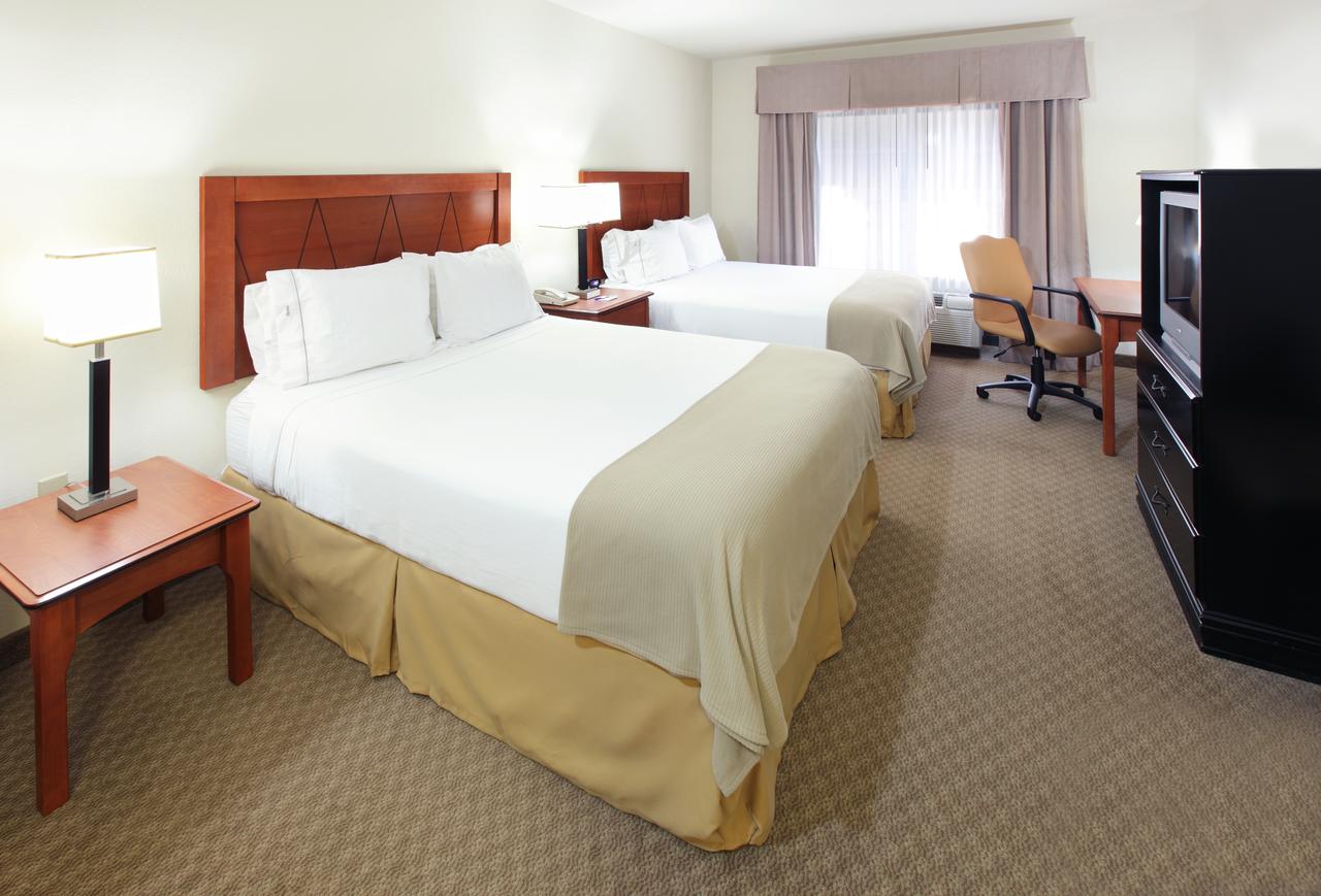 Holiday Inn Express & Suites Pine Bluff/Pines Mall - thumb 1