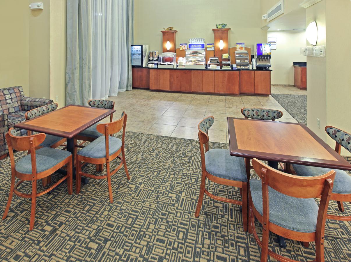 Holiday Inn Express & Suites Pine Bluff/Pines Mall - thumb 4