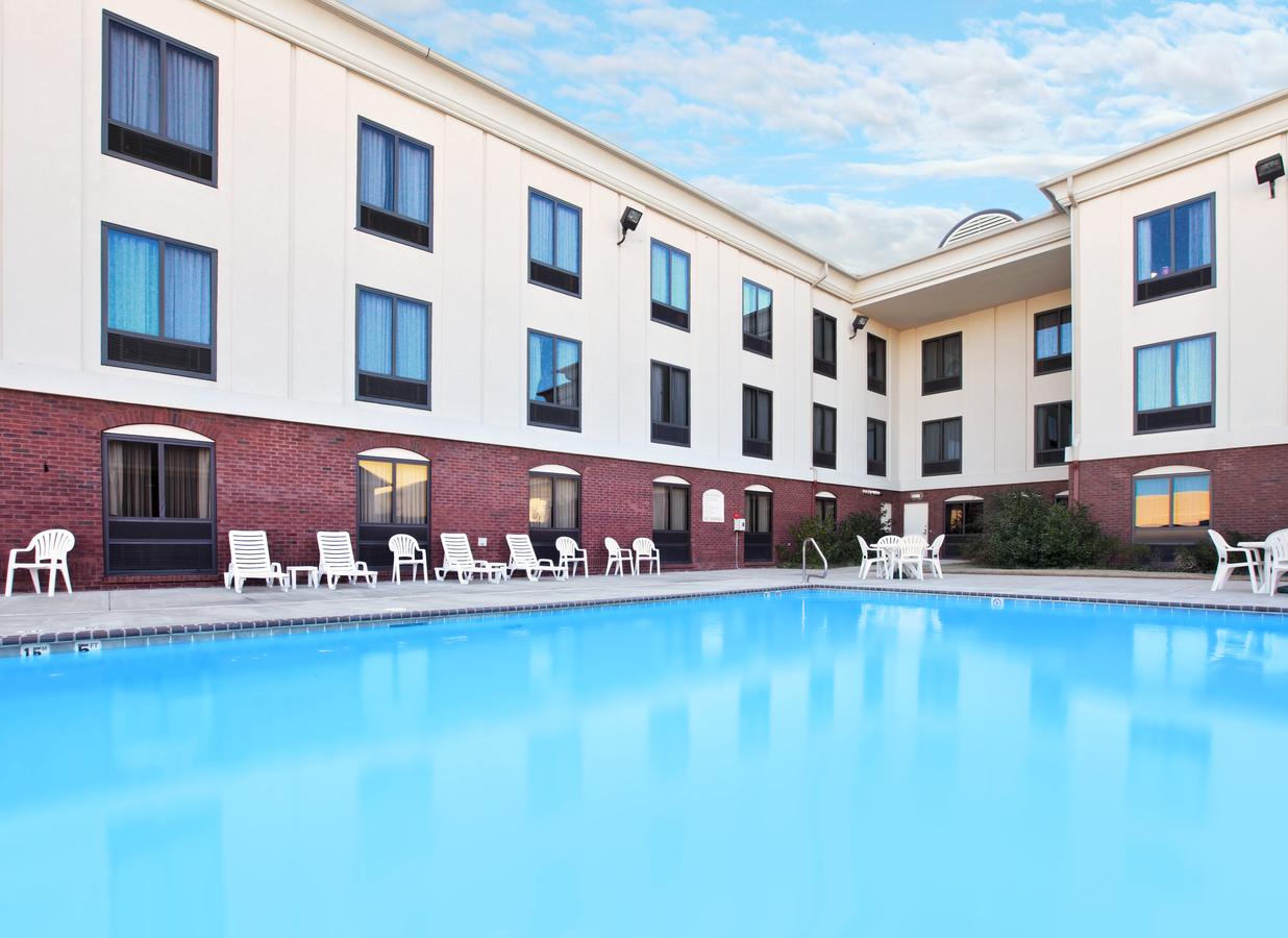 Holiday Inn Express & Suites Pine Bluff/Pines Mall - thumb 0