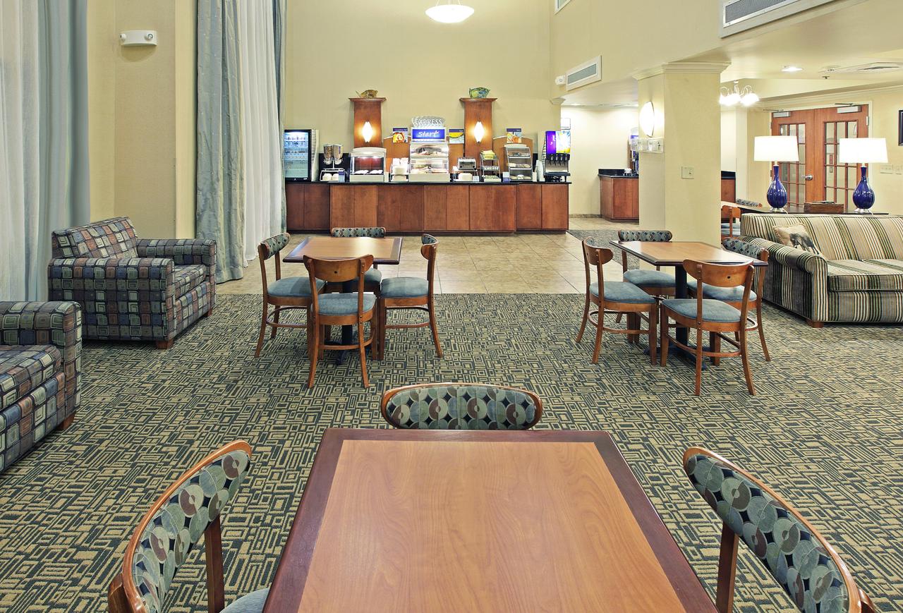 Holiday Inn Express & Suites Pine Bluff/Pines Mall - thumb 18
