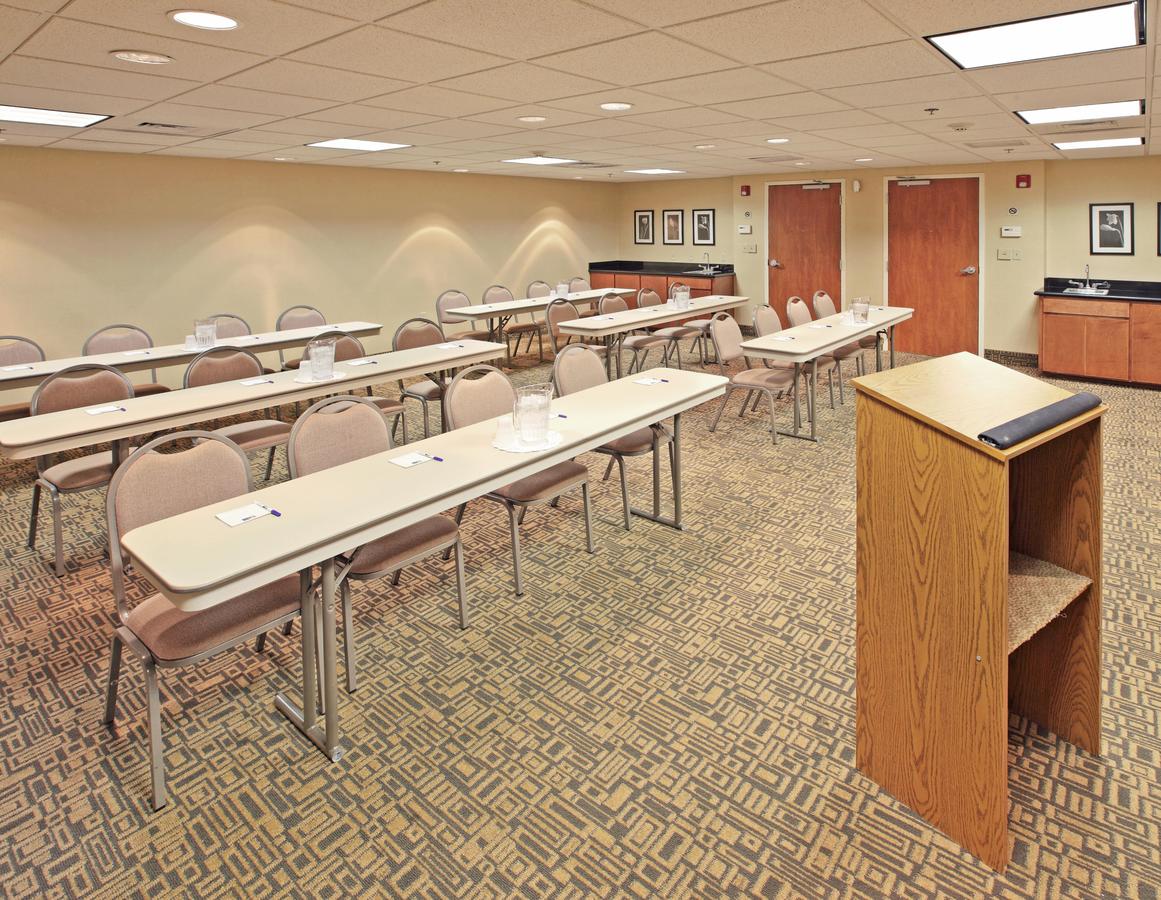 Holiday Inn Express & Suites Pine Bluff/Pines Mall - thumb 14