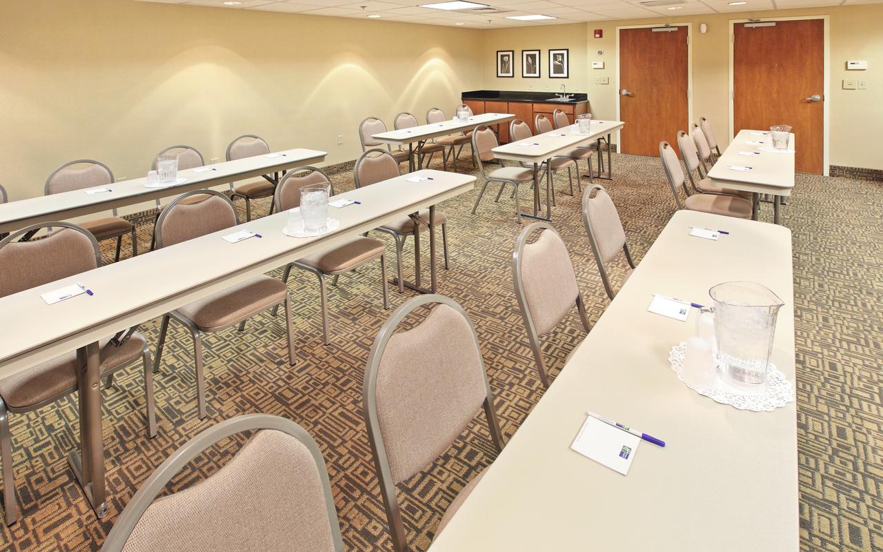 Holiday Inn Express & Suites Pine Bluff/Pines Mall - thumb 8