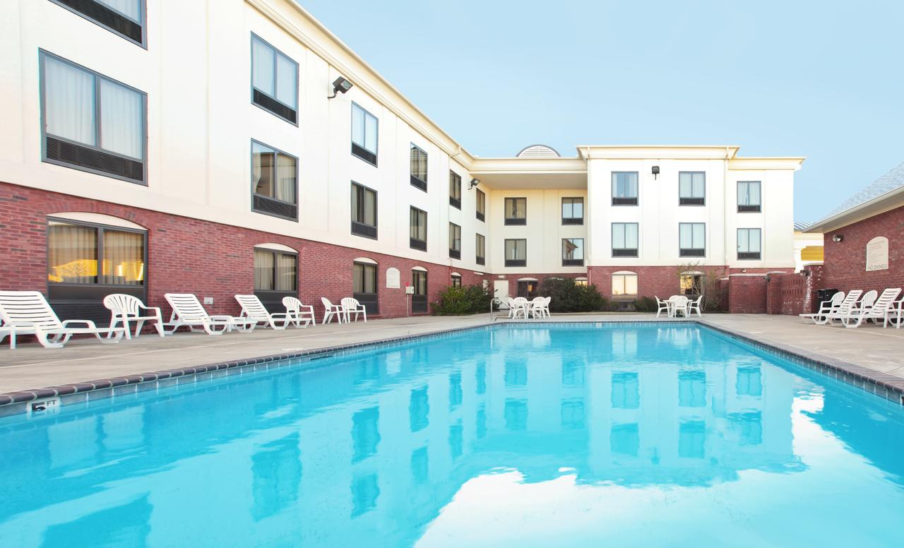 Holiday Inn Express & Suites Pine Bluff/Pines Mall - thumb 12