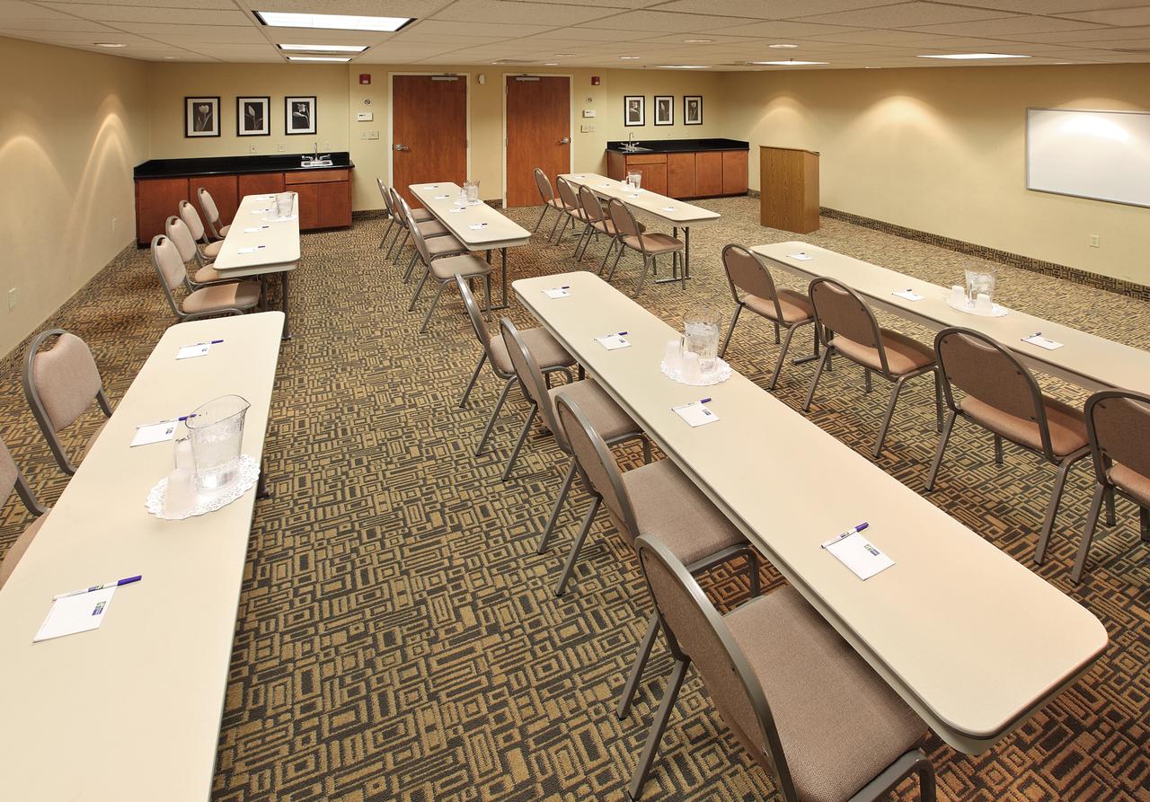 Holiday Inn Express & Suites Pine Bluff/Pines Mall - thumb 10