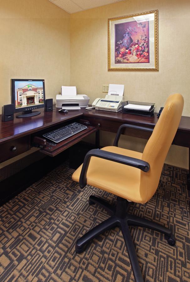Holiday Inn Express & Suites Pine Bluff/Pines Mall - thumb 9