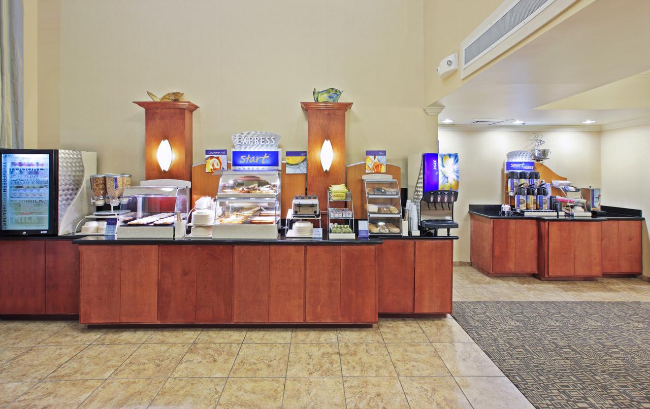 Holiday Inn Express & Suites Pine Bluff/Pines Mall - thumb 7