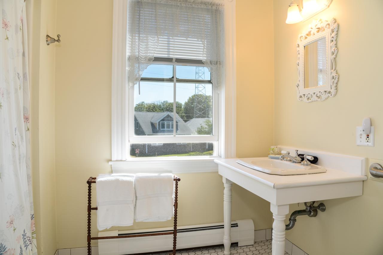 Payne's Harbor View Inn - thumb 4