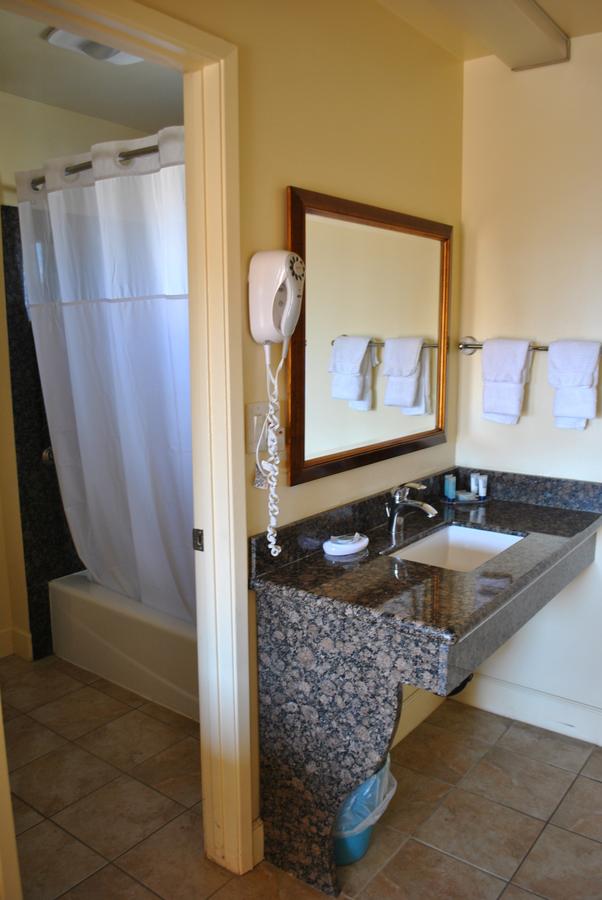 Beachwalker Inn & Suites - thumb 23