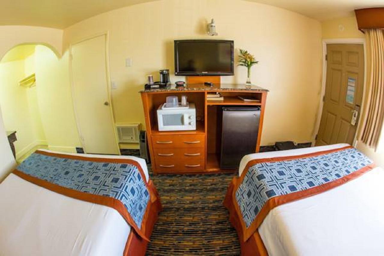 Beachwalker Inn & Suites - thumb 1