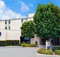 Days Inn  Suites by Wyndham Fullerton - Accommodation Los Angeles