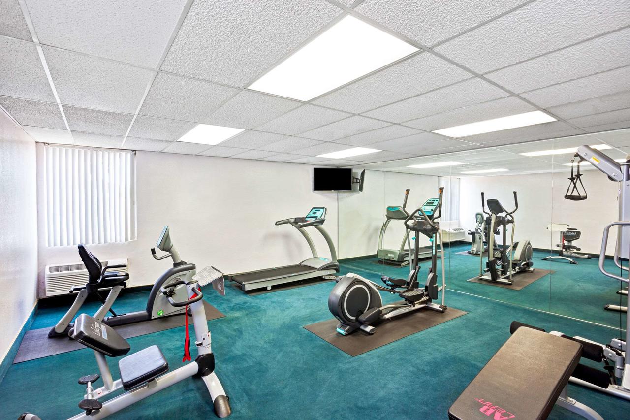 Days Inn & Suites By Wyndham Fullerton - thumb 19