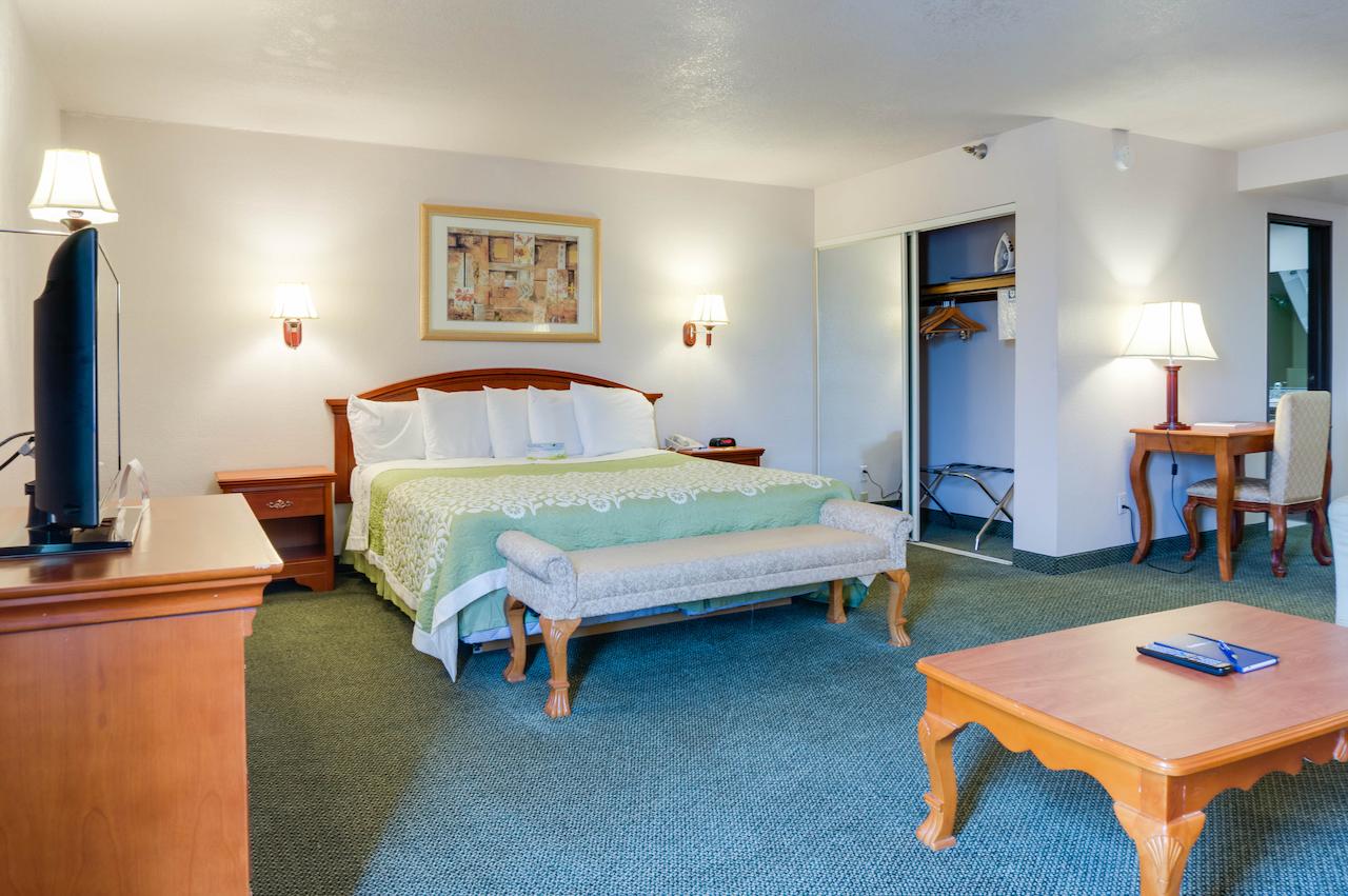 Days Inn & Suites By Wyndham Fullerton - thumb 2