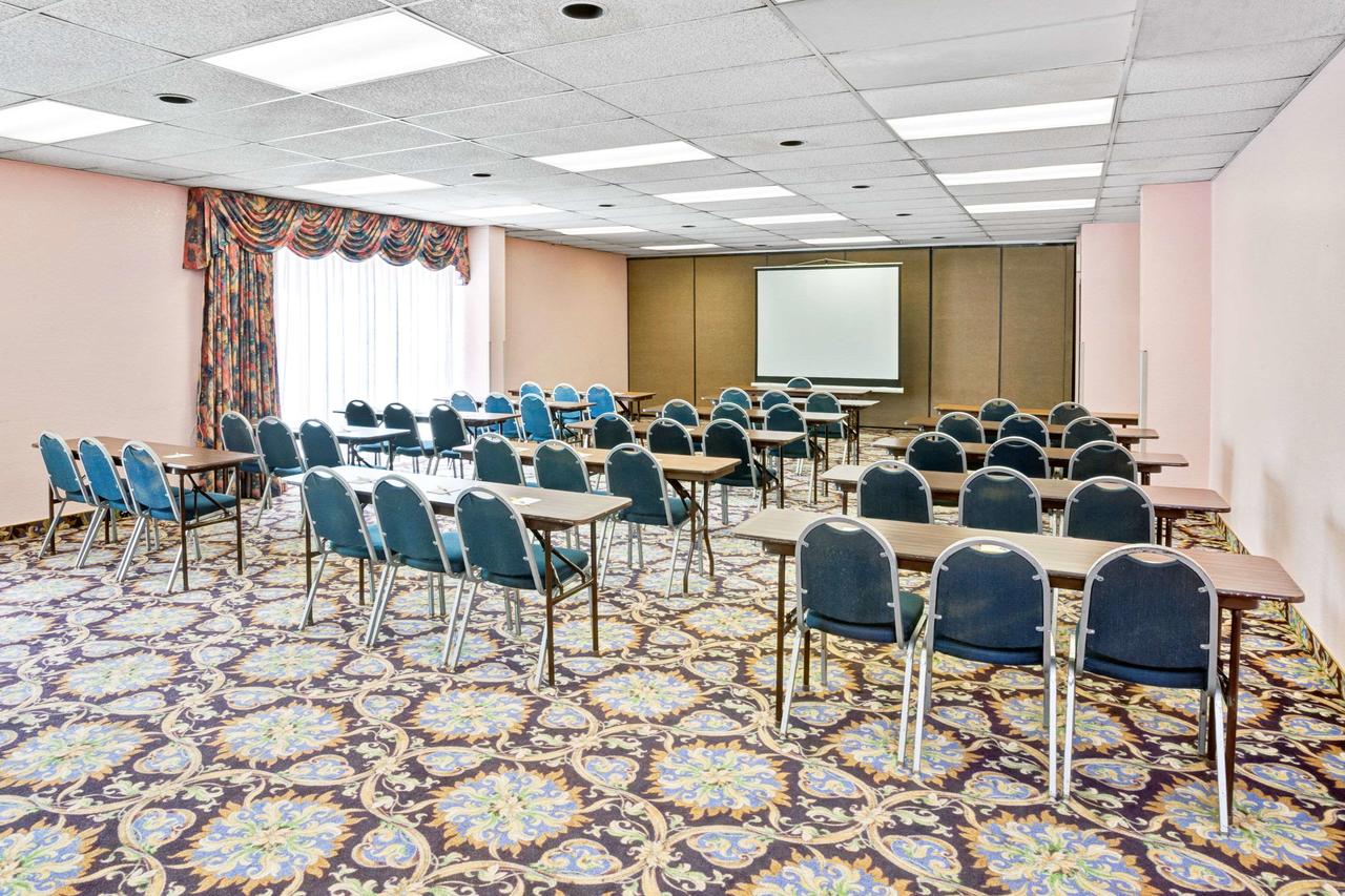 Days Inn & Suites By Wyndham Fullerton - thumb 15