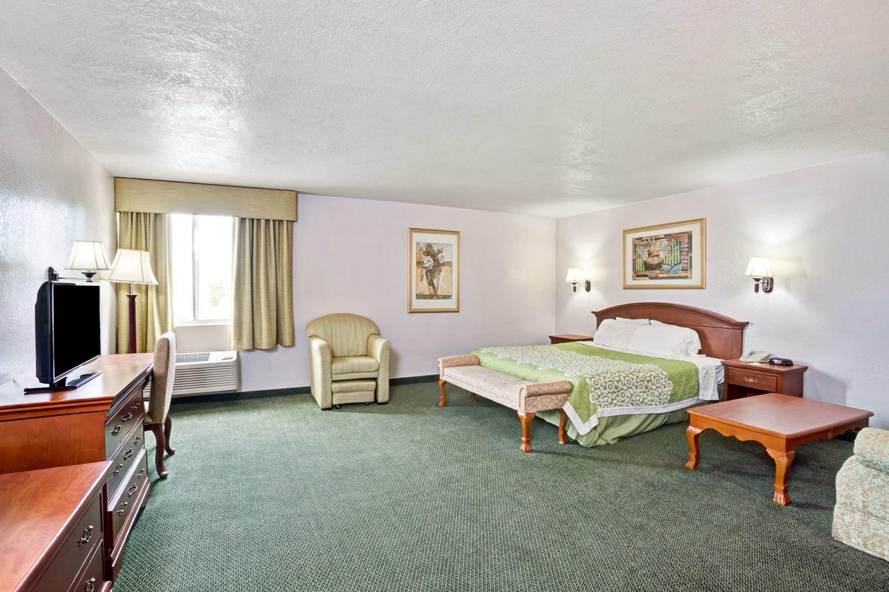 Days Inn & Suites By Wyndham Fullerton - thumb 13