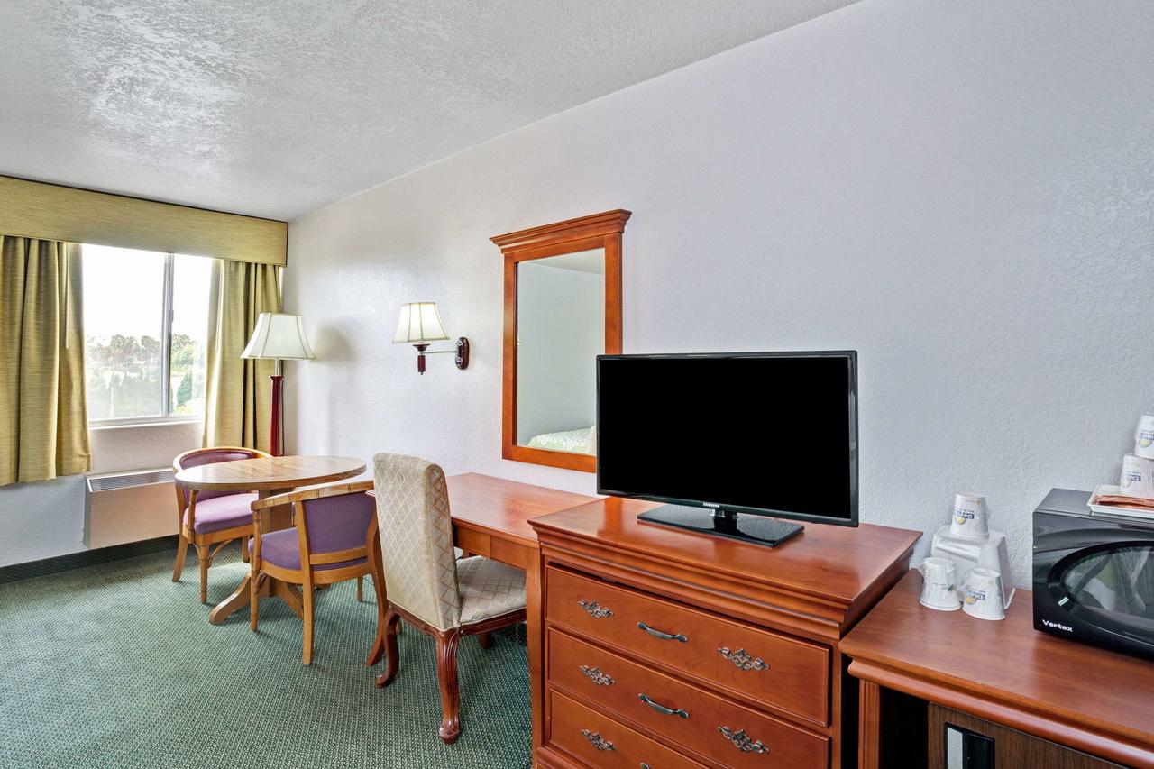 Days Inn & Suites By Wyndham Fullerton - thumb 23
