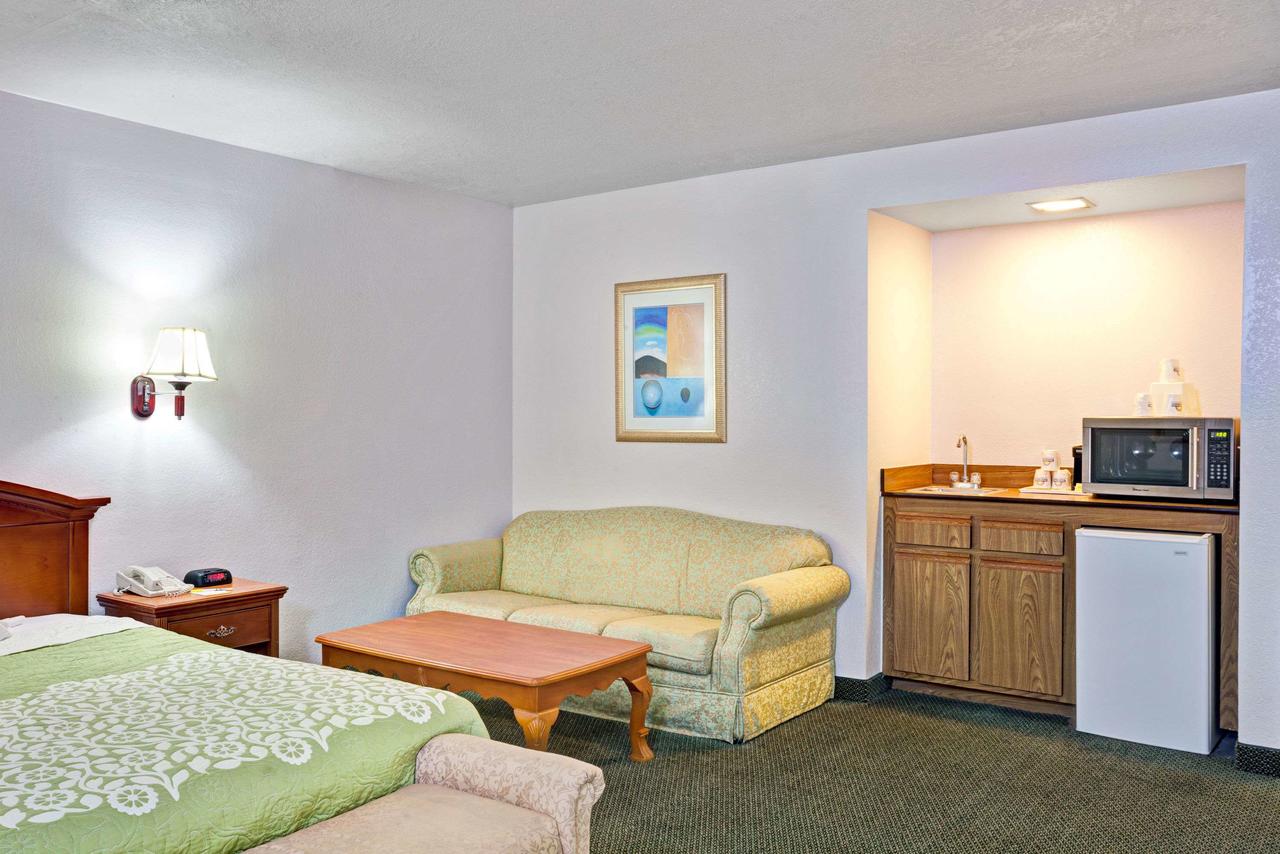 Days Inn & Suites By Wyndham Fullerton - thumb 20