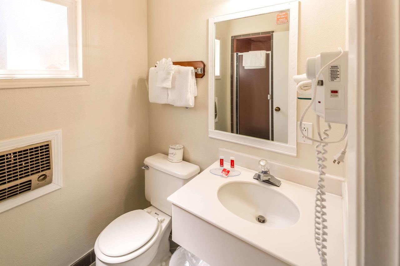 Econo Lodge Inn & Suites Heavenly Village Area - thumb 13