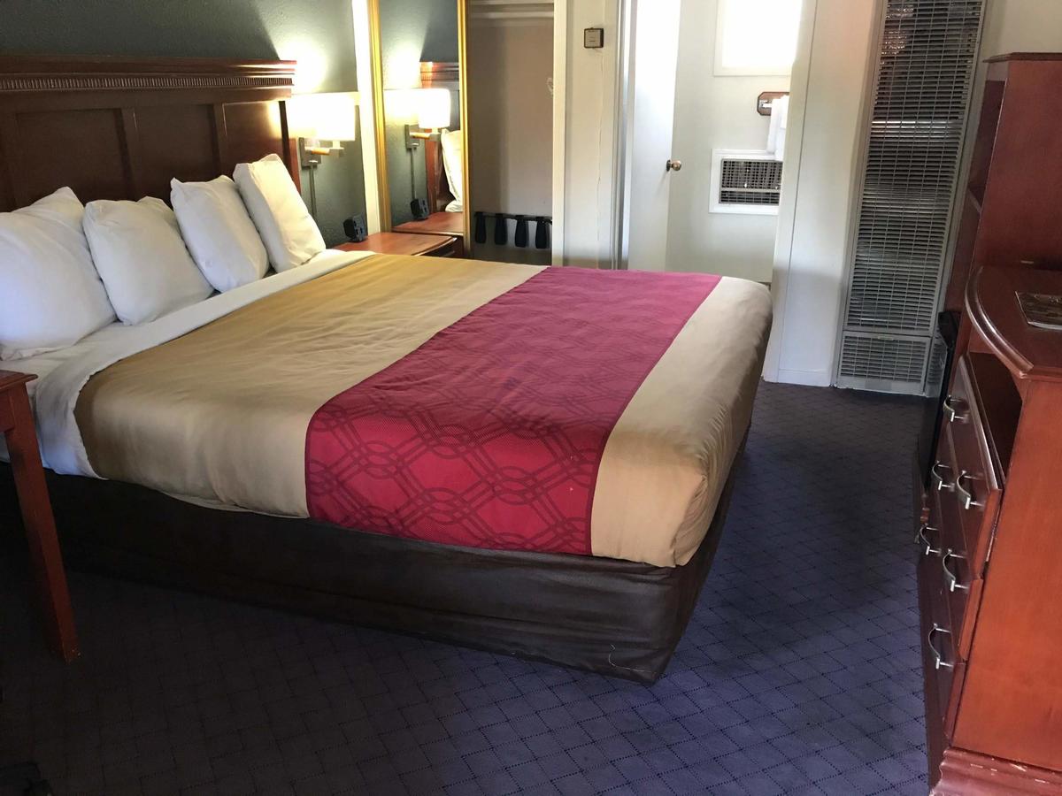Econo Lodge Inn & Suites Heavenly Village Area - thumb 2
