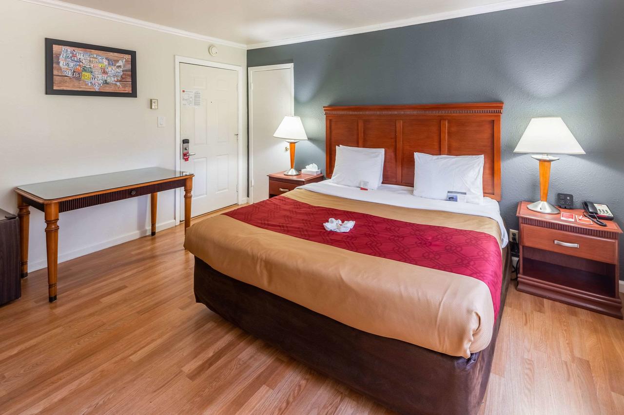 Econo Lodge Inn & Suites Heavenly Village Area - thumb 6