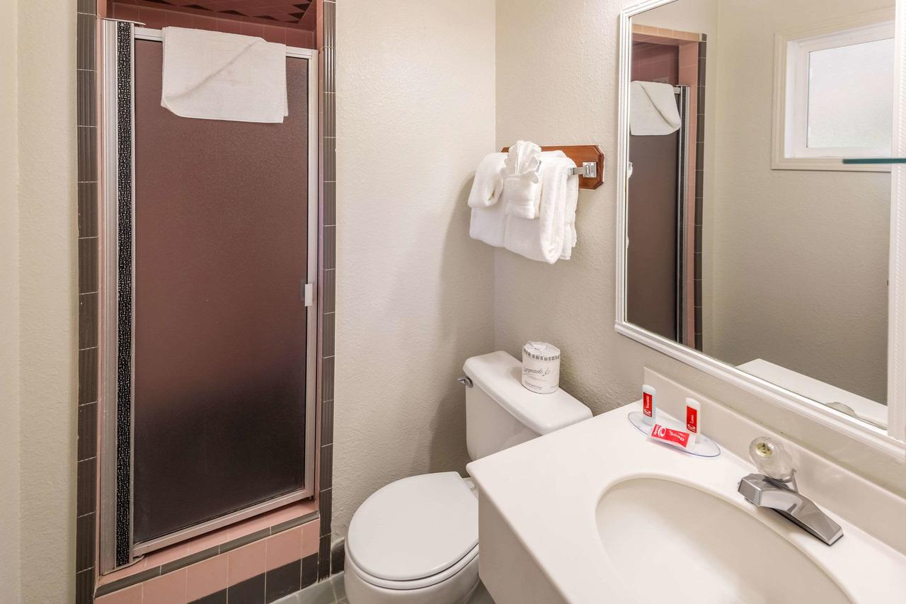 Econo Lodge Inn & Suites Heavenly Village Area - thumb 26
