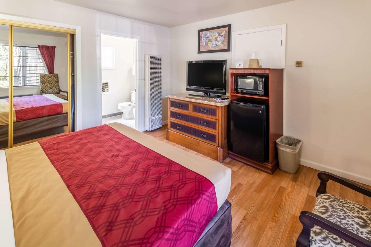 Econo Lodge Inn & Suites Heavenly Village Area - thumb 32
