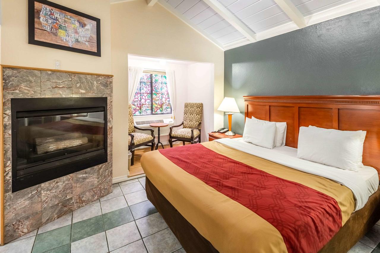 Econo Lodge Inn & Suites Heavenly Village Area - thumb 28