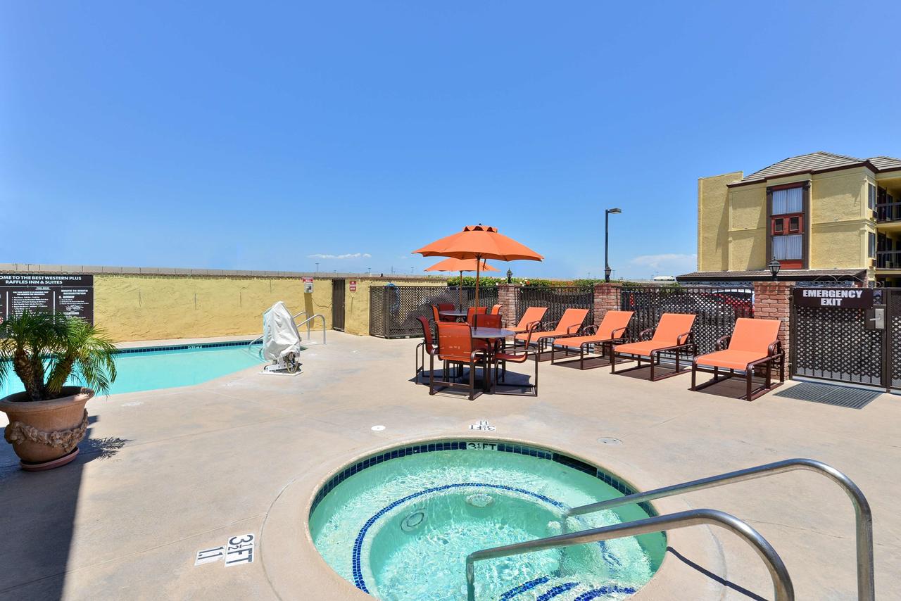 Best Western Plus Raffles Inn & Suites - thumb 40