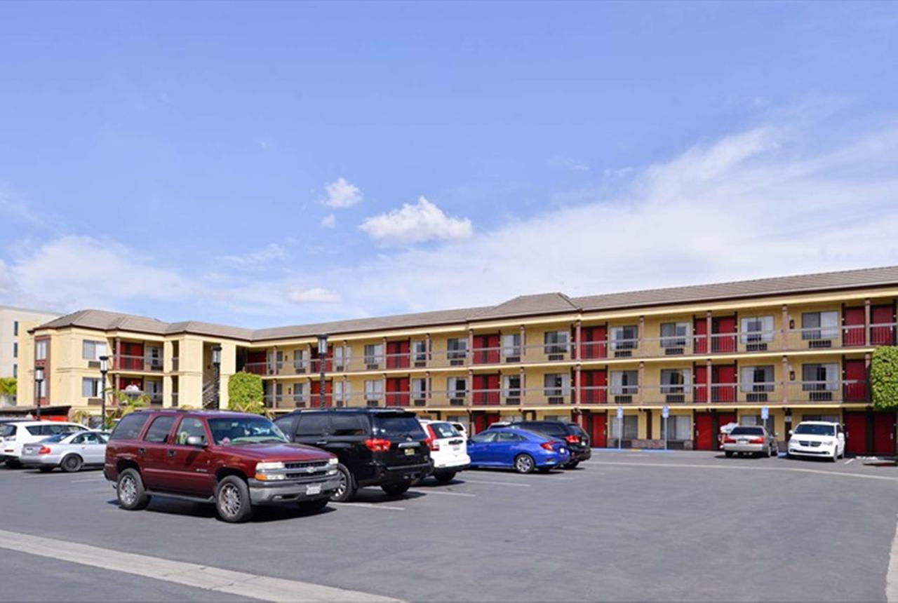 Best Western Plus Raffles Inn & Suites - thumb 25