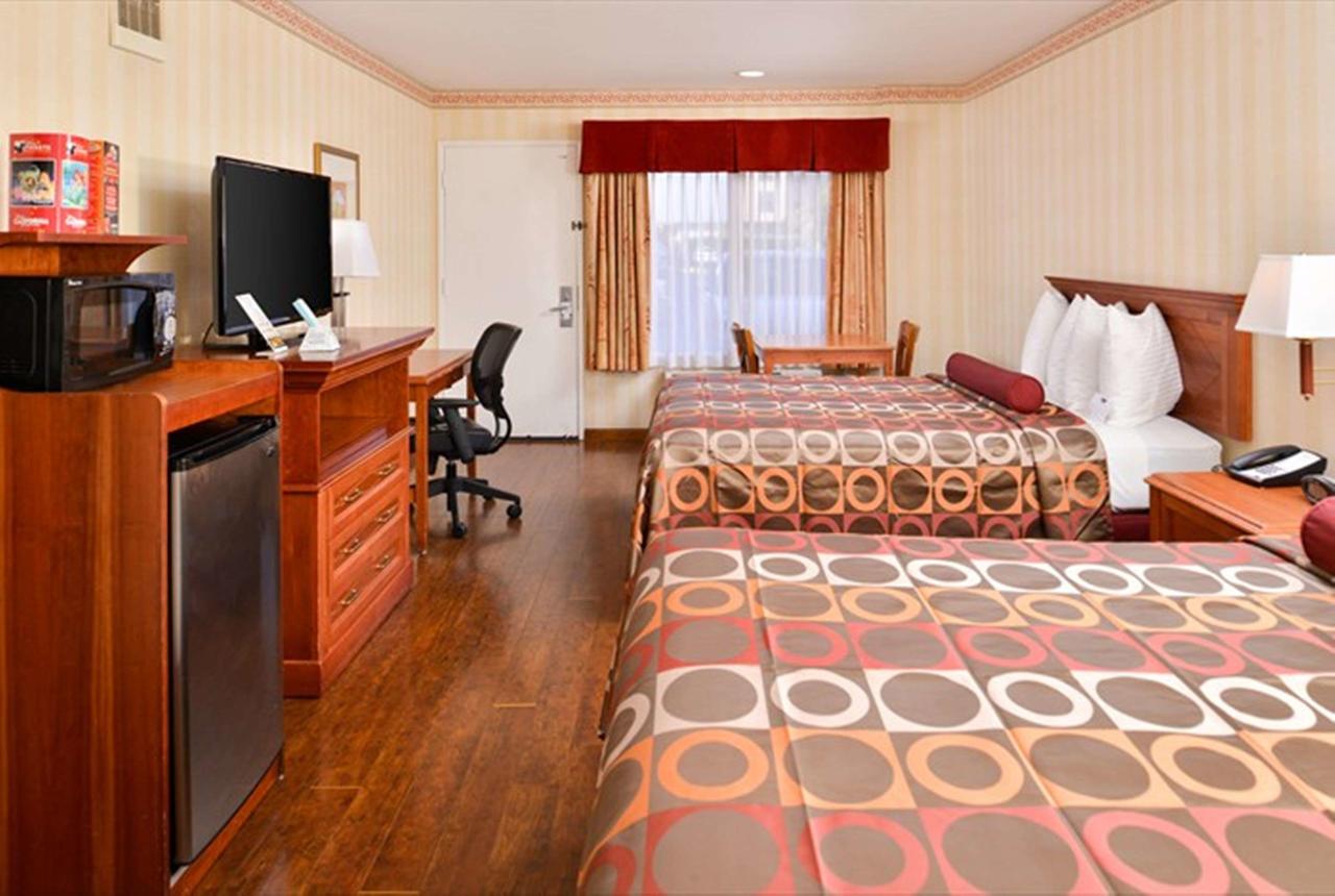 Best Western Plus Raffles Inn & Suites - thumb 9