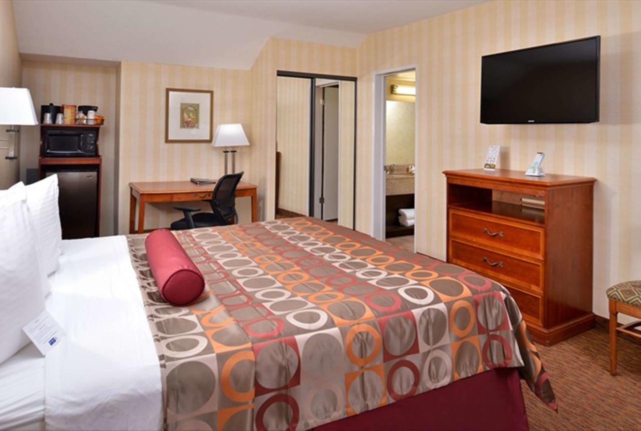 Best Western Plus Raffles Inn & Suites - thumb 14