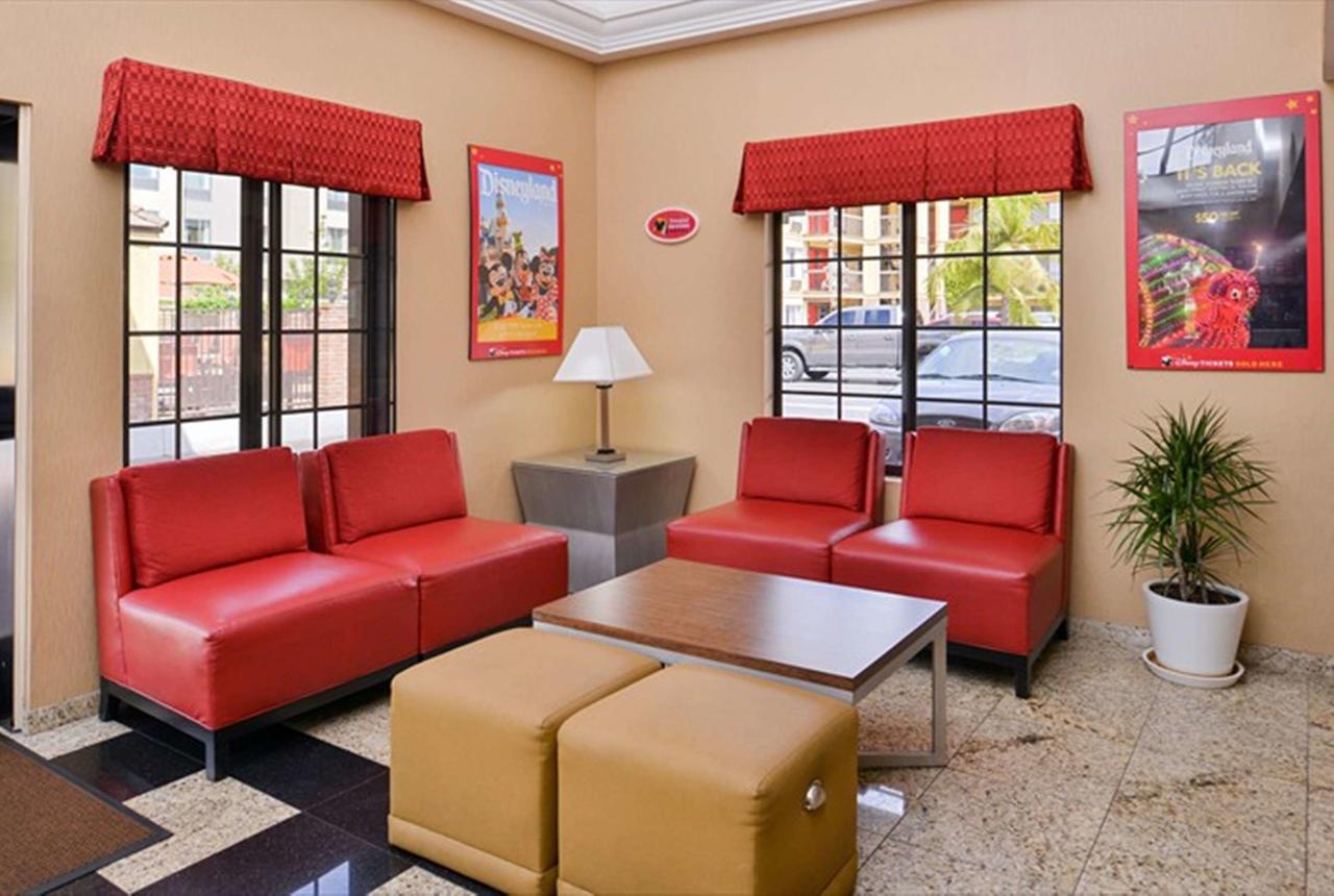 Best Western Plus Raffles Inn & Suites - thumb 7