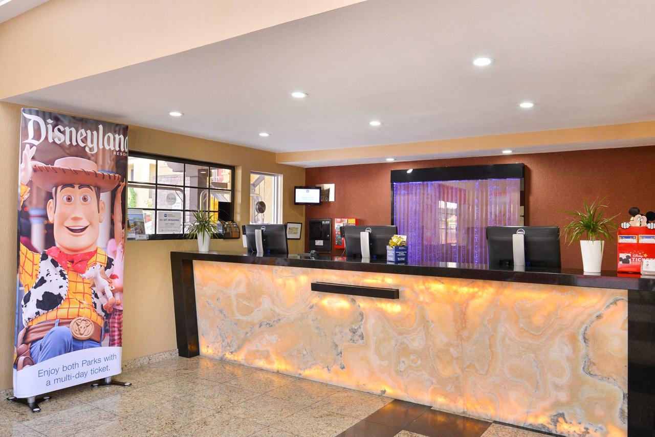 Best Western Plus Raffles Inn & Suites - thumb 33