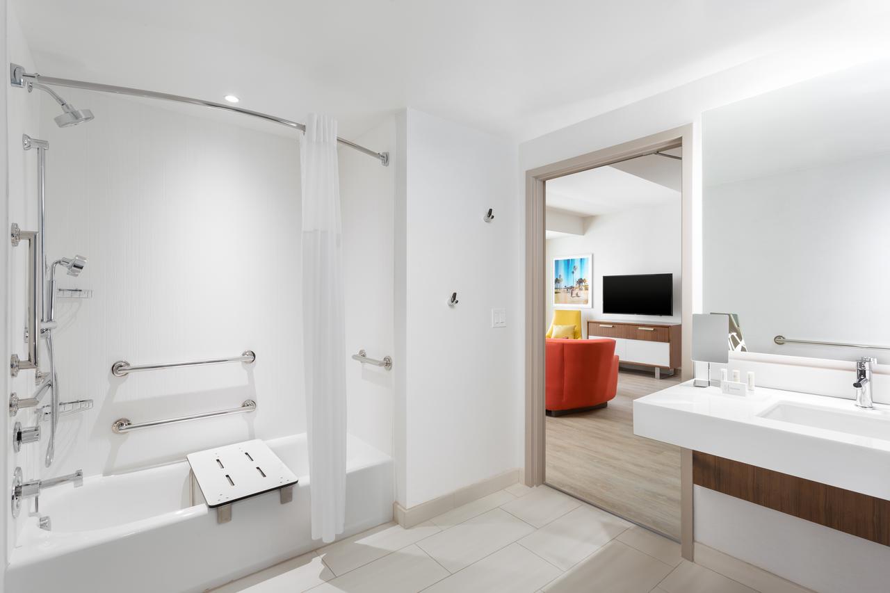 Courtyard By Marriott Santa Monica - thumb 24