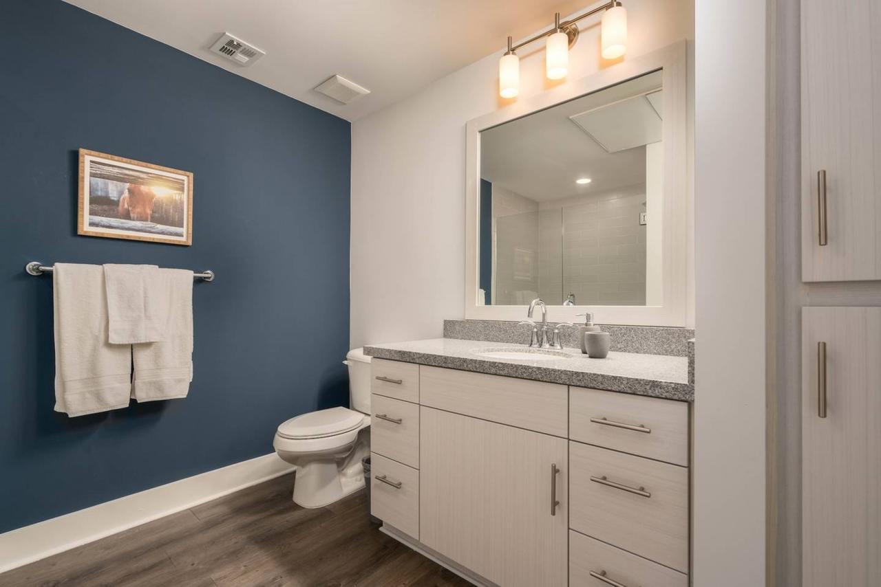 2BR | Downtown | Heated Pool #3045 By WanderJaunt - thumb 15