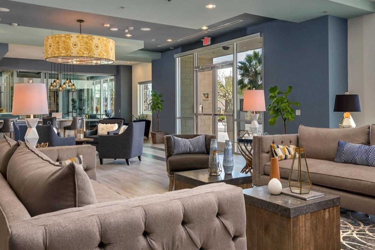 New! Stunning 1BR/1BA DT Phoenix Apt By Domio - thumb 8