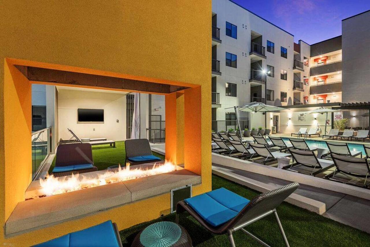 New! Stunning 1BR/1BA DT Phoenix Apt By Domio - thumb 9
