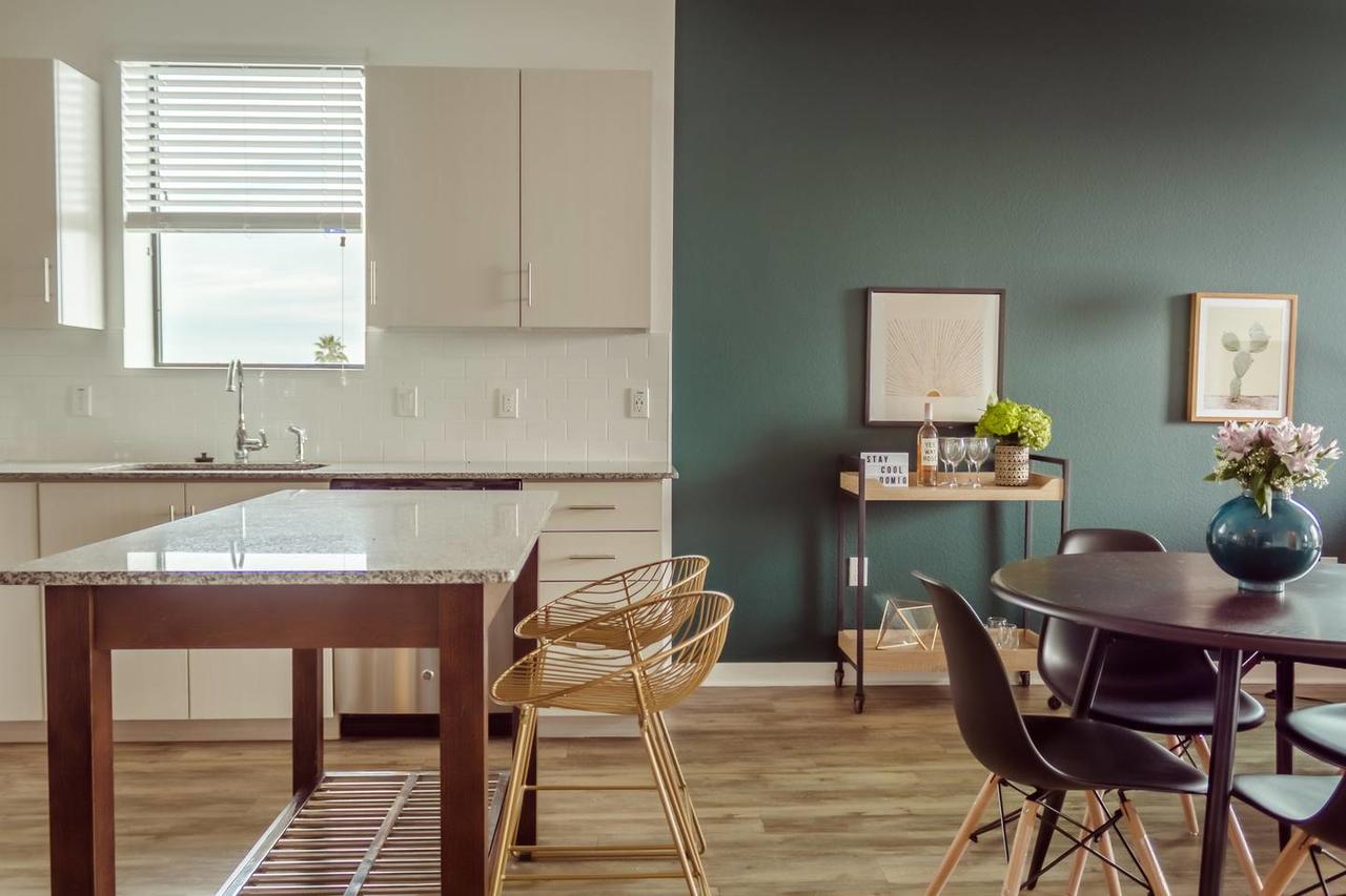 New! Stunning 1BR/1BA DT Phoenix Apt By Domio - thumb 17