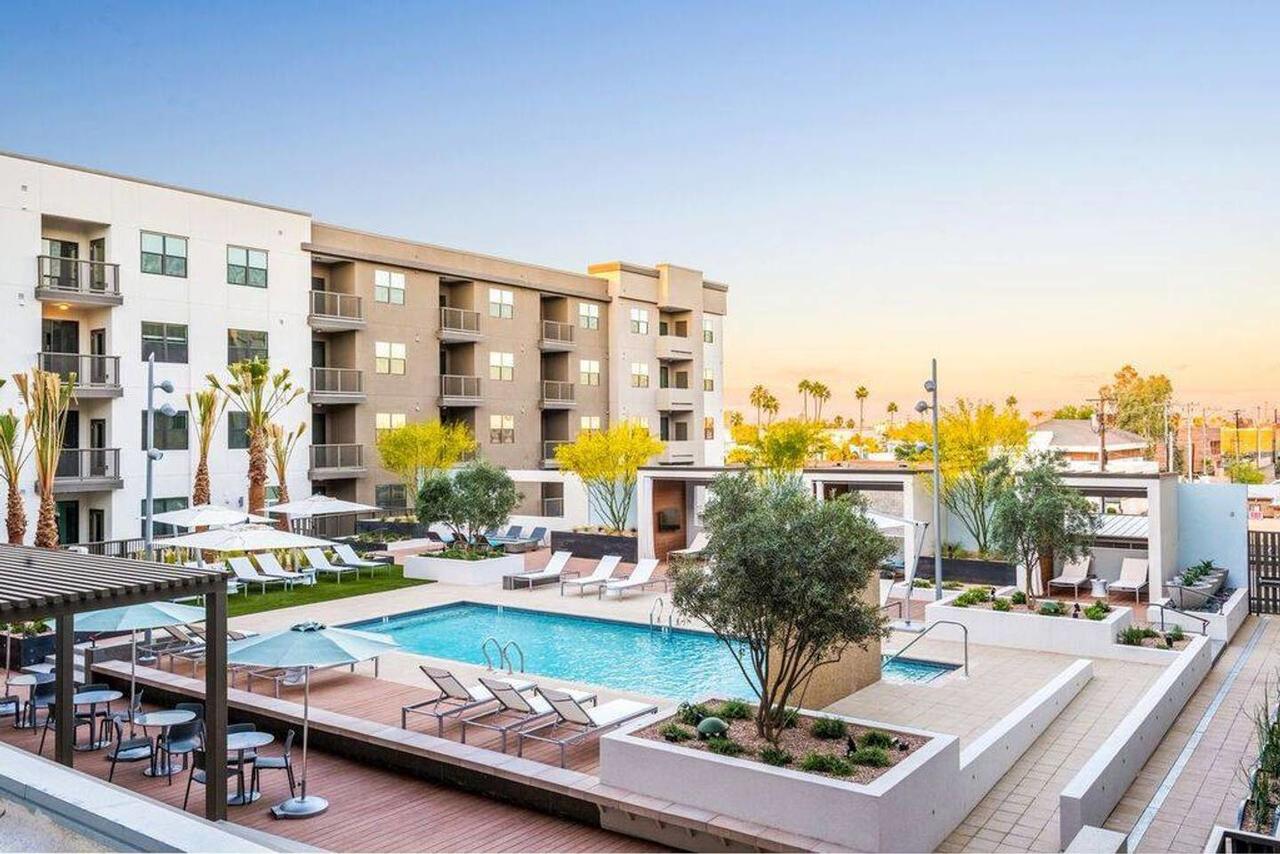New! Stunning 1BR/1BA DT Phoenix Apt By Domio - thumb 2