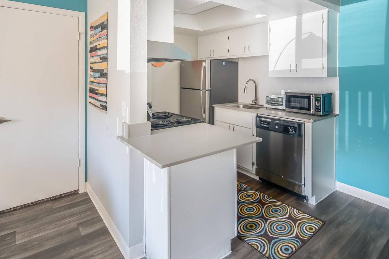 2BR Apt In North Phoenix With Pool By WanderJaunt - thumb 27