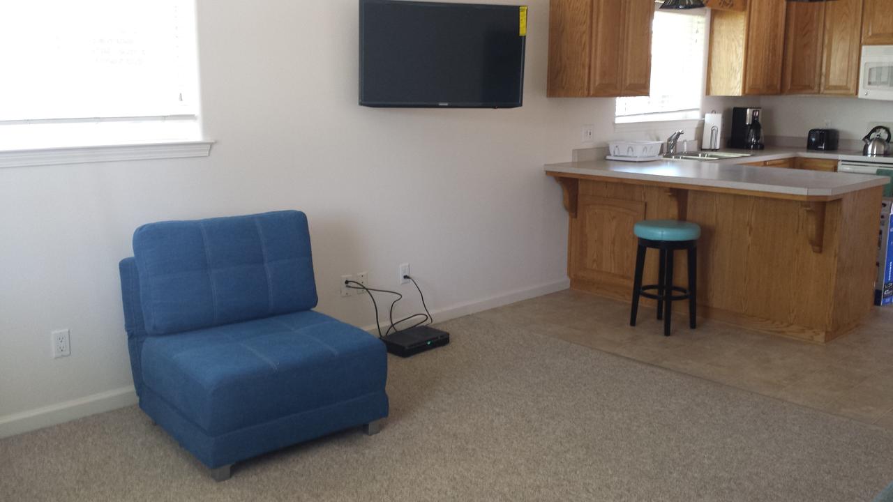 90 San Luis Street Unit D One-Bedroom Apartment - thumb 4