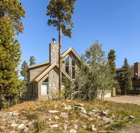 Four-Bedroom Pineview Haus - Accommodation Los Angeles