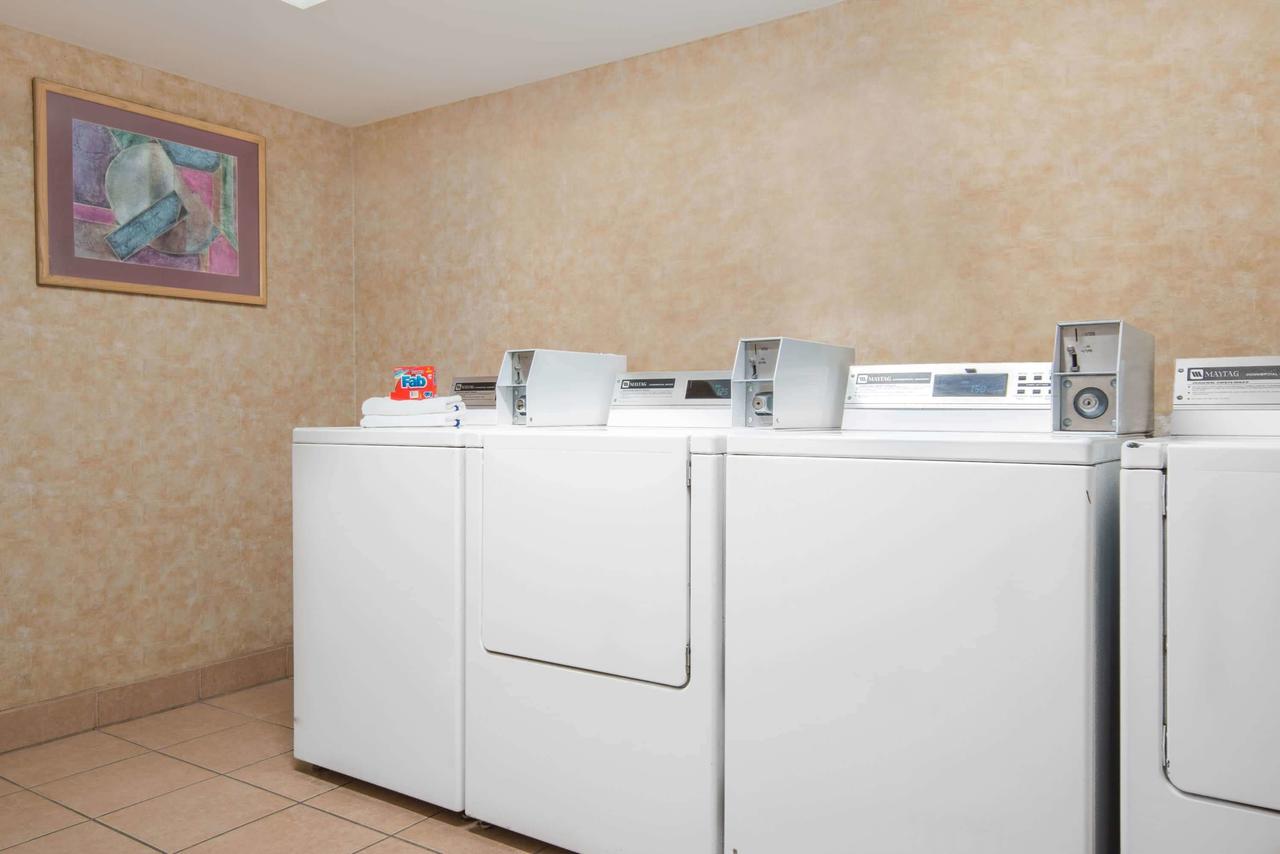 Ramada By Wyndham Pueblo - thumb 10