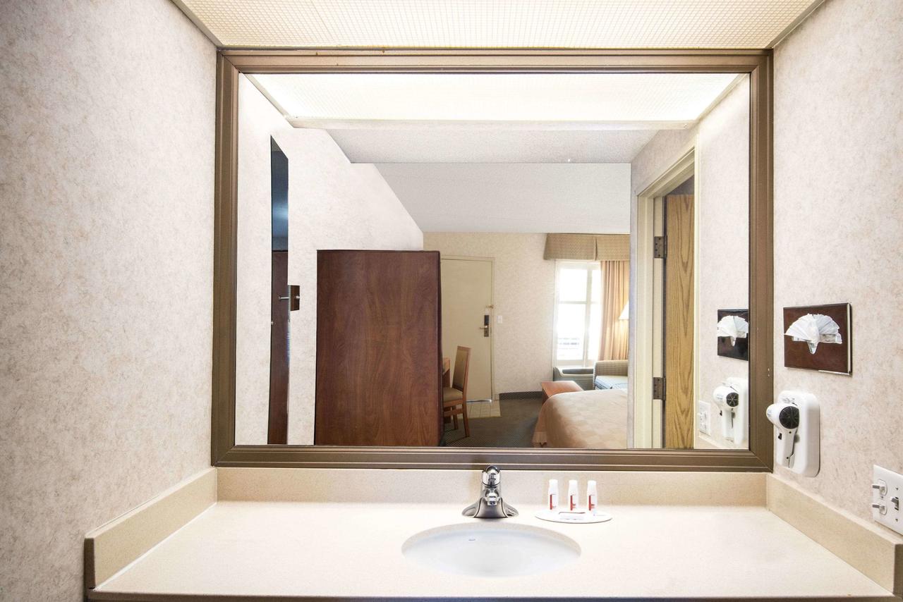 Ramada By Wyndham Pueblo - thumb 14