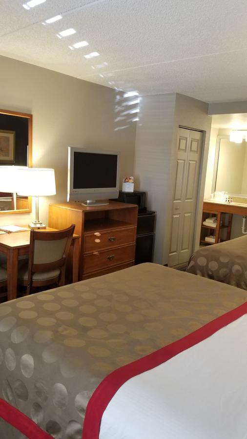 Ramada By Wyndham Pueblo - thumb 2