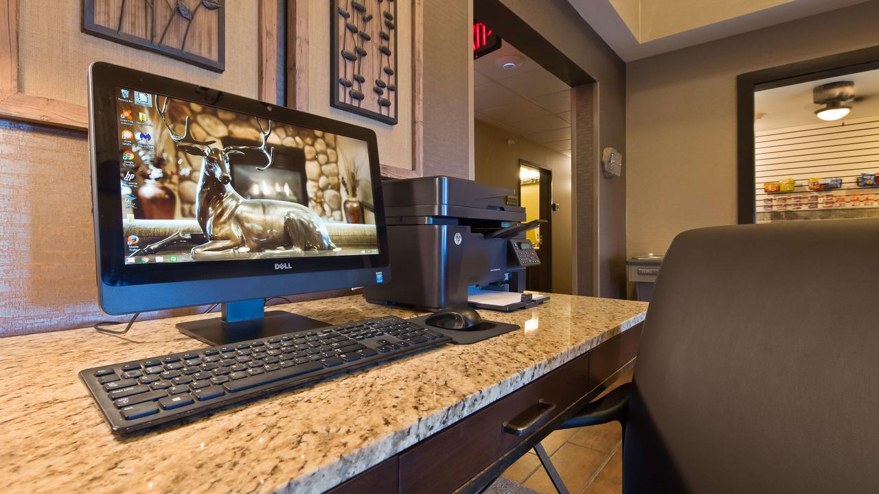 Best Western Plus Deer Park Hotel And Suites - thumb 25